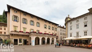Arco - na głównym placu Piazza III Novembre